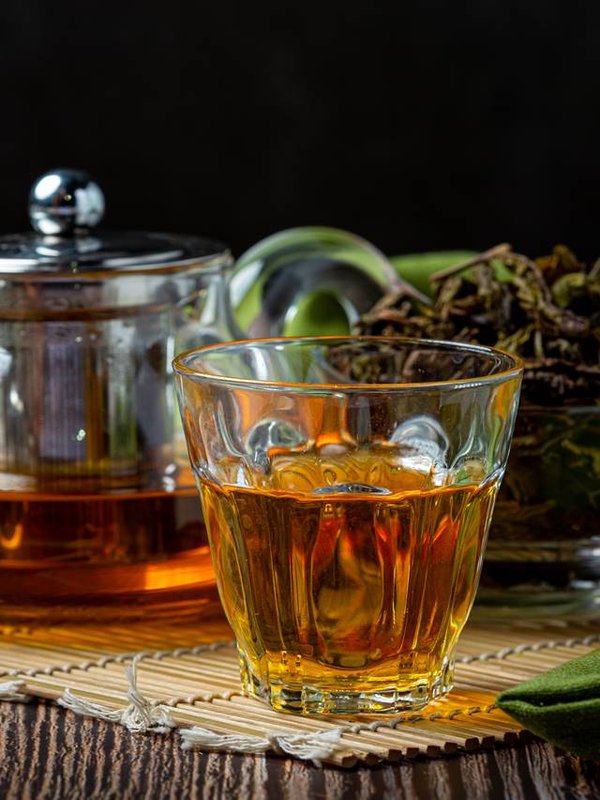 Oolong green tea in a teapot and bowl.