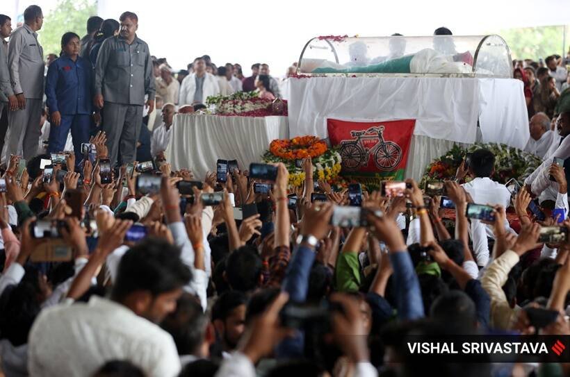 सैफई में सिर्फ मुलायम सिंह अमर रहे के नारे गूंजते रहे। (Express photo by Vishal Srivastav)