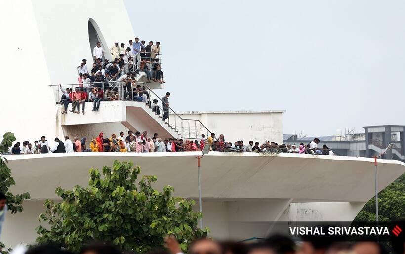 पूरा यादव परिवार अंतिम सफर पर साथ दिखा। (Express photo by Vishal Srivatsav)