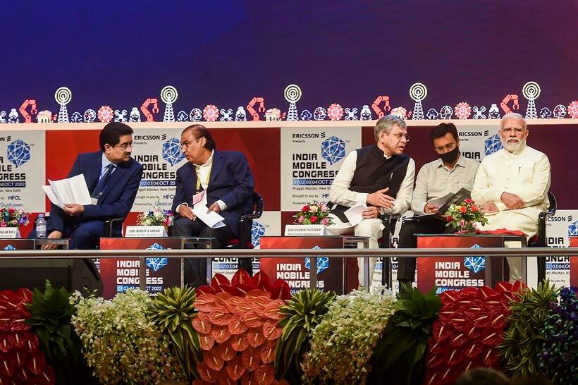 पहली प्रस्ताव के करीब पांच साल बाद आखिरकार 5 जी सर्विसेज की शुरुआत का ऐलान कर दिया गया। कुछ सालों में पूरे देश में यह सुविधा उपलब्ध हो जाएगी। (PTI photo)