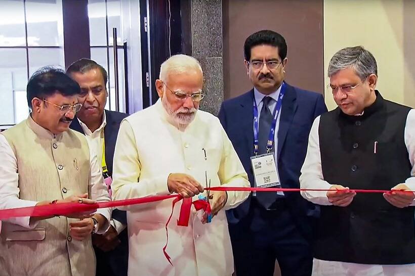 1 अक्टूबर को प्रधानमंत्री प्रगति मैदान में इंडियन मोबाइल कांग्रेस के शुभारंभ में पहुंचे थे। Delhi (PTI photo)