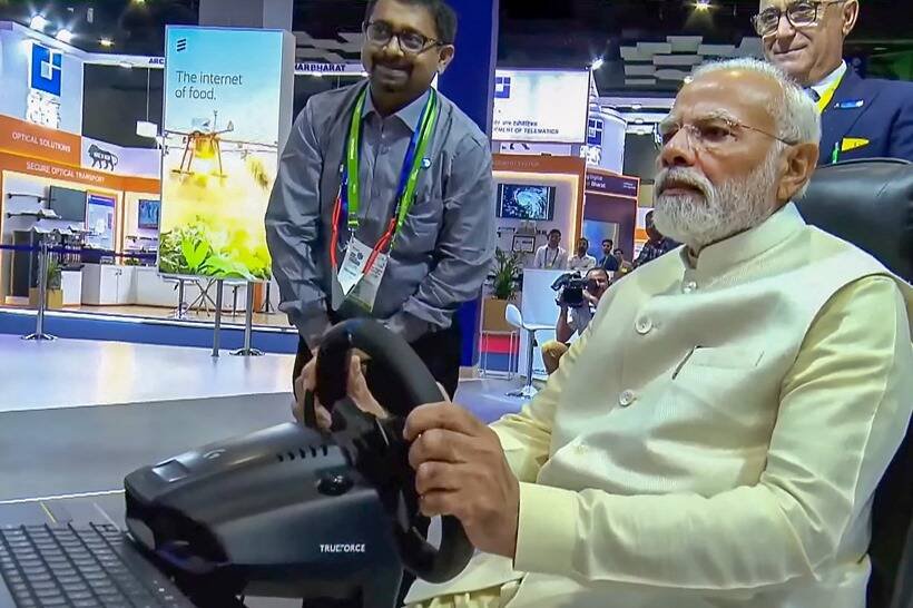 5G सेवाओं की शुरुआत करते हुए पीएम मोदी ने कहा कि भारत के लोग ना सिर्फ टेक्नोलॉजी के बड़े उपभोक्ता हैं बल्कि अब वह इसके जरिए देश की तरक्की और समृद्धि में भी योगदान दे रहे हैं। (PTI photo)