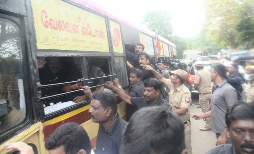 पलानीस्वामी के नेतृत्व वाली अन्नाद्रमुक ने ओपीएस और उनका समर्थन करने वाले अन्य लोगों को पार्टी से निष्कासित कर दिया था और आरबी उदयकुमार को विपक्ष का उपनेता नियुक्त किया था। (Twitter/AIADMK IT WING)
