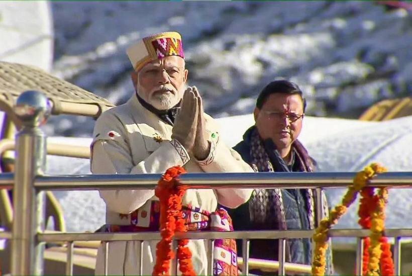 केदारनाथ में पीएम मोदी।