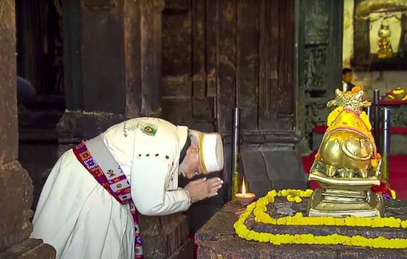 पीएम मोदी ने केदारनाथ में आदि गुरु शंकराचार्य समाधि स्थल का भी दौरा किया।