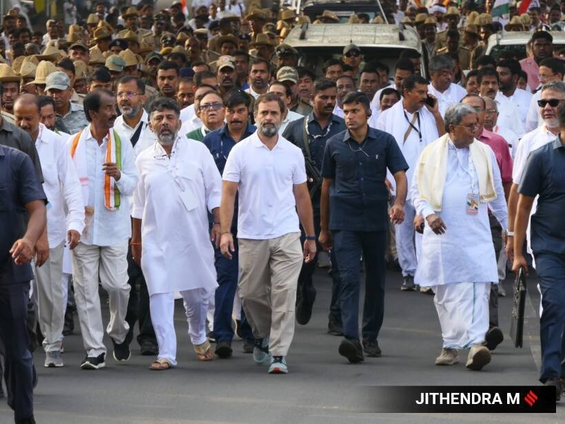 राहुल गांधी की भारत जोड़ो यात्रा अपने कर्नाटक चरण में है। यहां उन्होंने मैसूर स्थित सुत्तूर मठ में भी गए। यात्र की और तस्वीरें देखने के लिए स्क्रॉल करें। (Express Photo: Jithendra M)