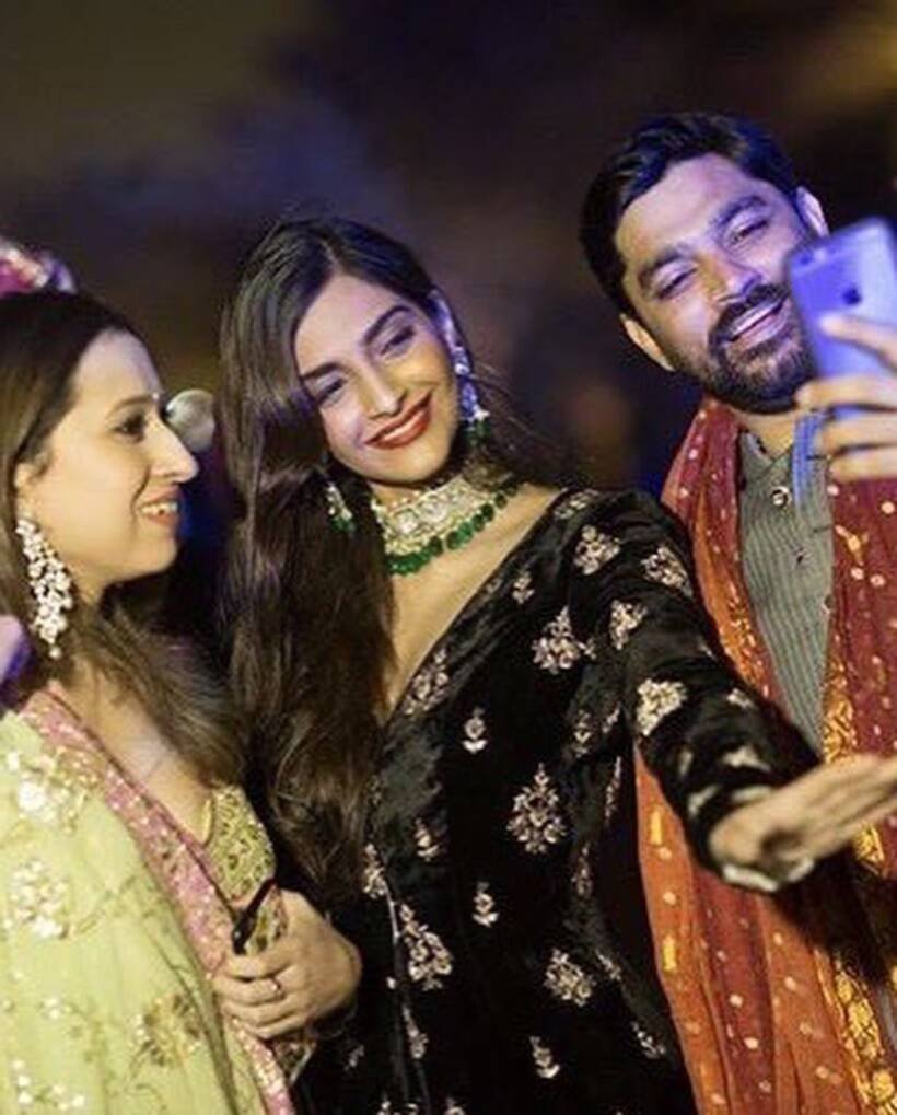 सोनम कपूर ने फोटो पोस्ट करते हुए कैप्शन में लिखा, 'हैप्पी बर्थडे करण!सबसे अच्छे दोस्त होने के लिए धन्यवाद। (Photo: Sonam Kapoor/Instagram)