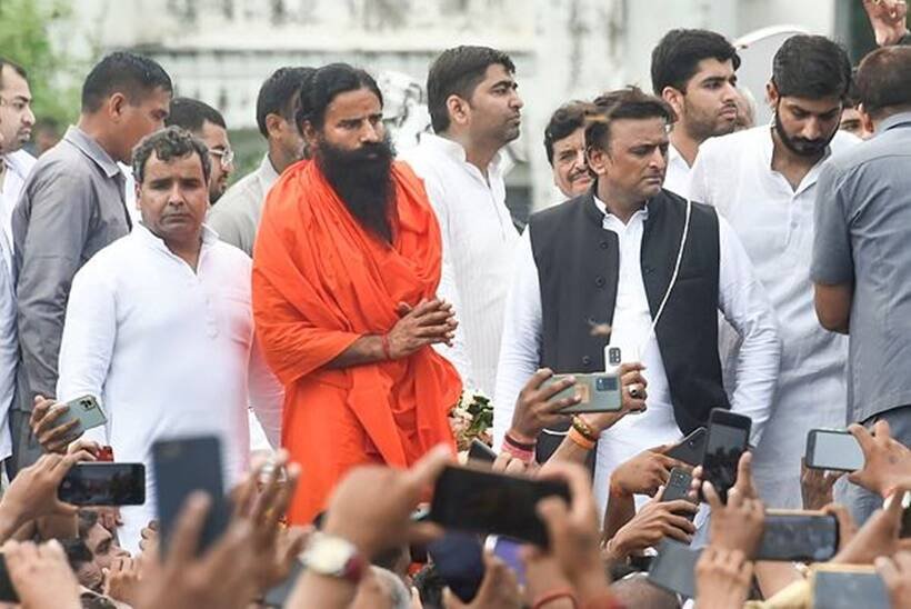 मुलायम सिंह यादव ने 82 साल की उम्र में इस दुनिया को अलविदा कहा। उनके पार्थिव शरीर को 10 अक्टूबर को गुरुग्राम से सैफई लाया गया था। (PTI)