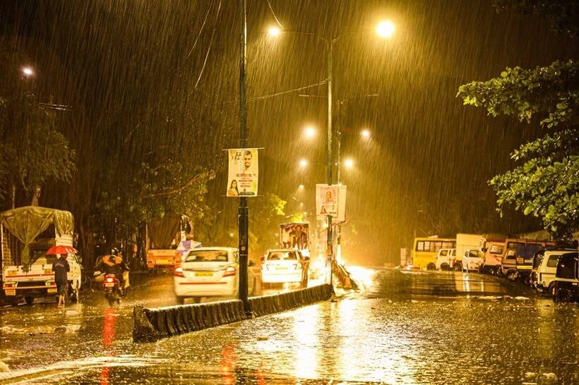 इस अक्टूबर में पुणे शहर में सामान्य 60 मिमी के मुकाबले 263.9 मिमी बारिश (18 अक्टूबर तक) दर्ज की गई। (Express photo by Oshwin Kadhao)