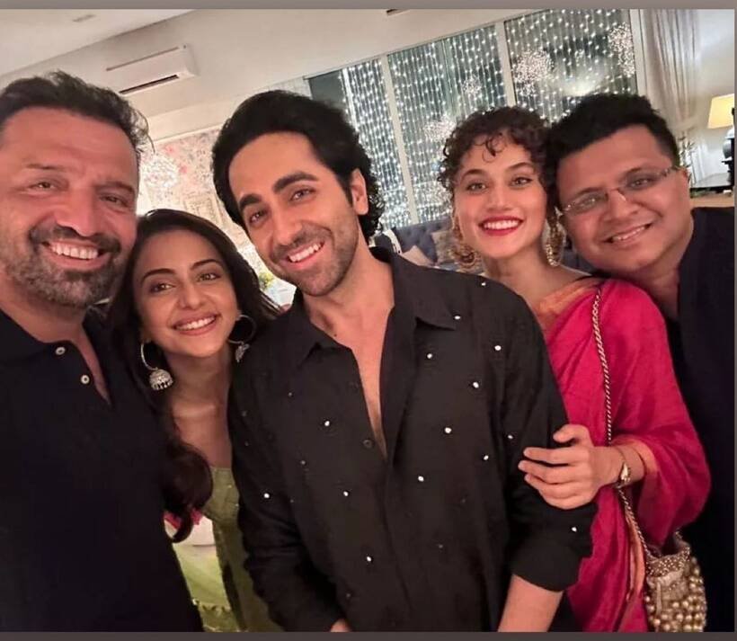 इस पार्टी में आयुष्मान के बेहद खास दोस्त शामिल हुए। (Photo: Rakul Preet Singh/Instagram)