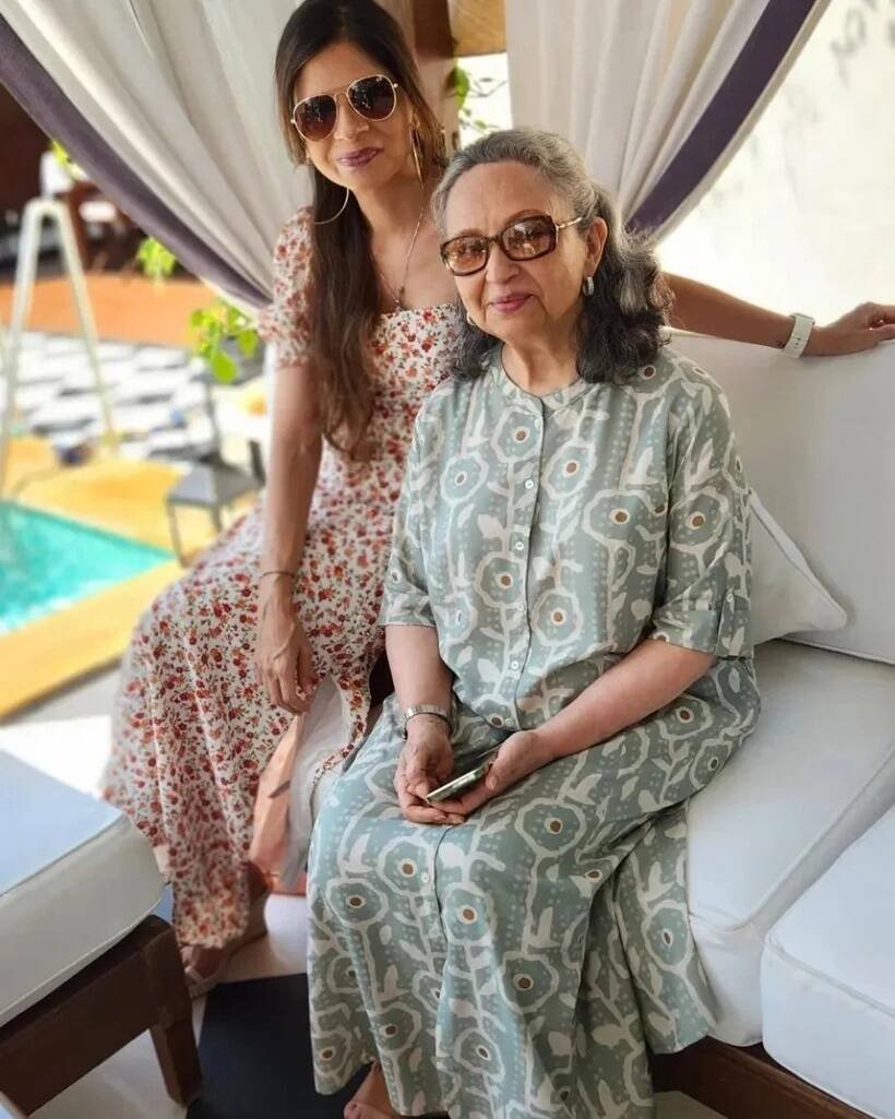 सबा अली खान अपनी मां शर्मिला टैगोर के साथ।(Photo: Saba Pataudi/Instagram)
