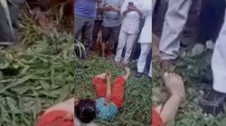 UP News: खून से लथपथ बच्‍ची जमीन पर पड़ी रही, लोग मदद करने के बजाय वीड‍ियो बनाते रहे, क्‍ल‍िप वायरल