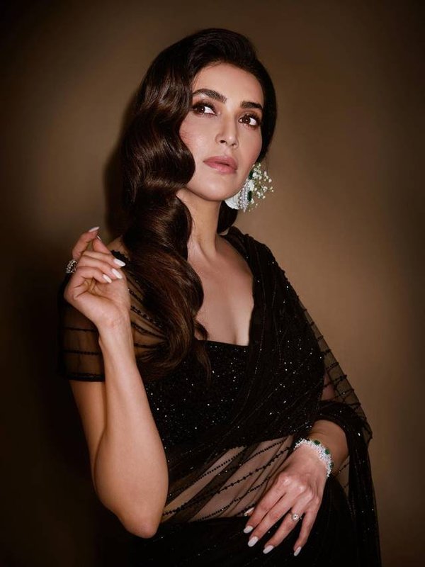 karishma saree satyle