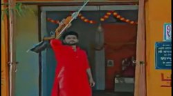 UP News: मंदिर के गेट पर भगवाधारी युवक करने लगा फायरिंग, वीडियो वायरल होने के बाद अरेस्ट