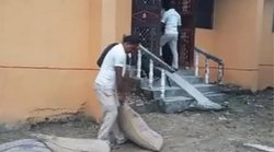 बिहारः बीजेपी विधायक प्रतिनिधि के घर मिला मिड डे मील का अनाज