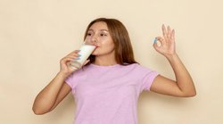 दूध के साथ इस एक चीज का सेवन करने से बॉडी को होते हैं 5 फायदे, जानिए कैसे करें सेवन