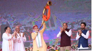 PM Modi played the Ransingha, PM Modi sounds poll bugle in Himachal, Prime Minister modi