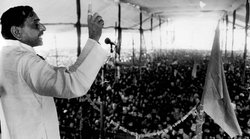 Mulayam singh: 21 साल के मुलायम सिंह ने दारोगा को मंच पर ही दे दिया था धोबी पछाड़, जानिए पूरा किस्सा