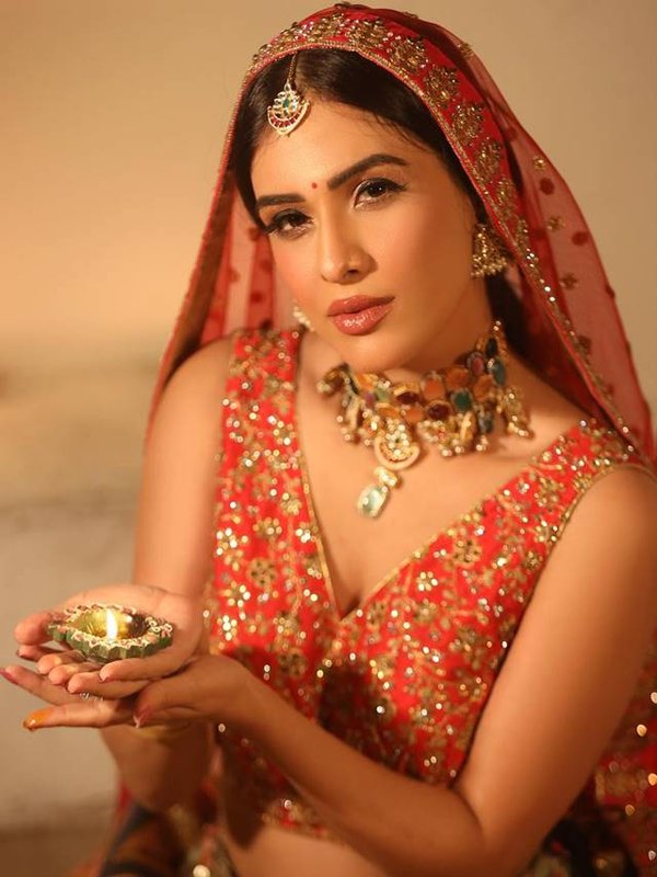 nehha mallik ka look