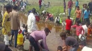 uttar pradesh, aligarh, petrol tanker overturned