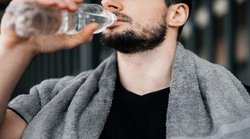 प्लास्टिक की बोतल से पानी क्यों नहीं पीना चाहिये? एक्सपर्ट से जानिये