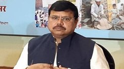 MP News: सड़कें नहीं बनने से नाराज मंत्री ने नंगे पैर रहने का लिया प्रण, PWD मिनिस्टर बोले- मैं पहनाऊंगा चप्पल