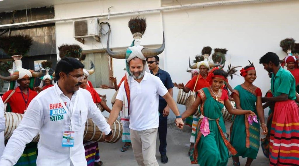 भारत जोड़ो यात्रा के दौरान तेलंगाना में नृत्य करते राहुल गांधी (Photo Source- Twitter/ @INCIndia)