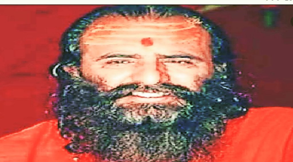  महंत रविंद्र पुरी।
