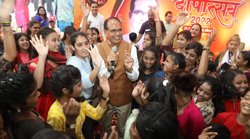 सीएम शिवराज ने कोरोना काल में अनाथ हुए बच्चों संग मनाई दिवाली, साथ में किया जमकर डांस