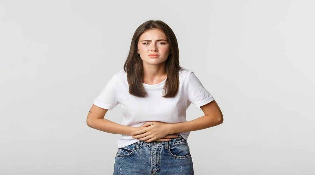 गैस, पेट दर्द और सूजन से हैं परेशान? आपकी रसोई में छुपा है इसका रामबाण इलाज, जानिए