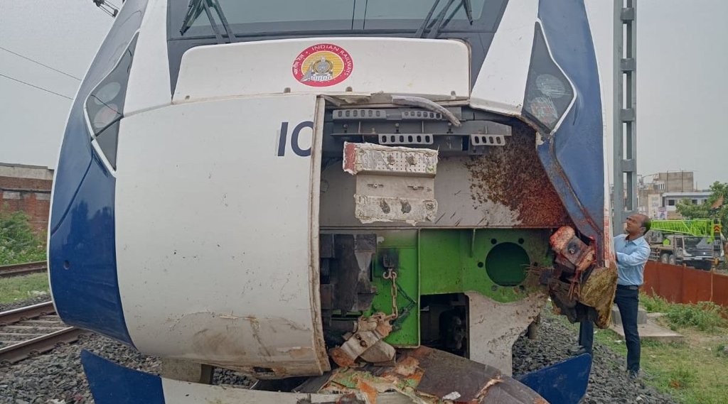 Vande Bharat Express, pm modi, Vande Bharat Express collides with buffaloes