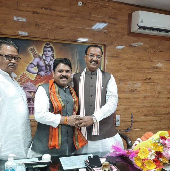 बीजेपी ने मुलायम परिवार के करीबी रहे रघुराज शाक्य को टिकट देकर अपना मास्टरस्ट्रोक खेला है। हालांकि सपा अपनी जीत को लेकर आश्वस्त है। (Photo: Raghuraj Shakya Facebook)
