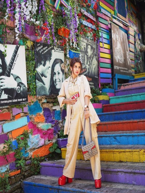 AVNEET KAUR IN COOL CASUAL LOOK