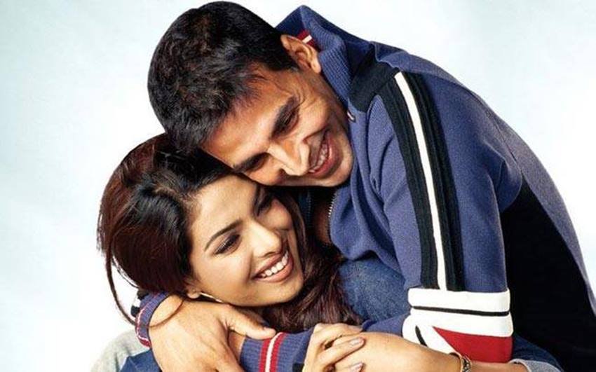 Akshay Kumar: अक्षय कुमार और प्रियंका चोपड़ा भी कई हिट फिल्मों में नजर आए हैं। लेकिन फिल्म ऐतराज के बाद दोनों ने साथ में काम नहीं किया। यहां पर भी कारण ट्विंकल खन्ना को बताया गया।  (Photo: Screen Grab)