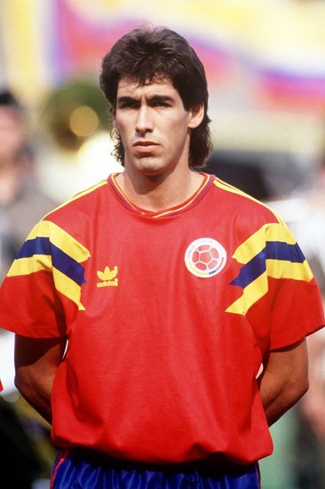 Andres Escobar: आंद्रे एस्कोबार कोलंबिया के चर्चित फुटबॉलर थे। उनकी 1994 के विश्वकप के दौरान गोली मारकर हत्या कर दी गई थी। (Photos: Social Media)