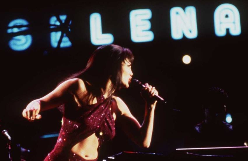 Selena: साल 1995 में फेमस अमेरिकन सिंगर सेलेना को उनके फैन क्लब के प्रेसिडेंट ने मार डाला था। (Photos: Social Media)