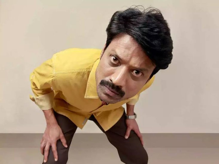 Amazon Prime Video SJ Suryah: साउथ के सुपरस्टार डायरेक्टर और एक्टर एस जे सूर्या (S J Surya) इन दिनों चर्चा में हैं। जल्द वह अमेजन प्राइम (Amazon.com) की वेब सीरीज वधांधी (Vadhandhi) में नजर आएंगे। (Photo: SJ Suryah Twitter)