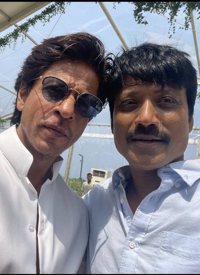डायरेक्शन के बाद वह एक्टिंग में चले आए। आज सूर्या साउथ के सुपरस्टार एक्टर्स की लिस्ट में मजबूती के साथ शामिल हैं। (Photo: SJ Suryah Facebook)