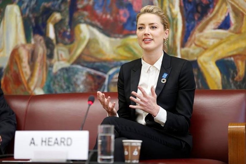 Amber Heard Twitter Acount: जॉनी डेप (Johny Depp) से मानहानि केस हारने के बाद हॉलीवुड एक्ट्रेस एंबर हर्ड (Amber Heard) एक फिर से चर्चा में हैं। दरअसल एंबर हर्ड ने अपना ट्विटर (Twitter) अकाउंट डिएक्टिवेट कर दिया है। लोग कयास लगा रहे हैं कि ट्विटर को एलन मस्क (Elon Musk) द्वारा खरीदे जाने के बाद एंबर ने ये फैसला लिया है। (Photo: Amber Heard Instagram)