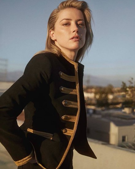 एंबर की ज्यादातर तस्वीरें ब्लैक ड्रेस में हैं। (Photo: Amber Heard Instagram)