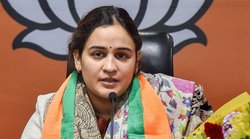 Mainpuri By Election: डिंपल यादव के खिलाफ नहीं मिला मैनपुरी से टिकट, अब BJP स्टार प्रचारकों की लिस्ट में भी नहीं अपर्णा का नाम