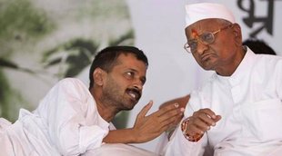 Arvind Kejriwal with Anna Hazare| Kejriwal News| Anna Hazare Photo| Kejriwal Troll|