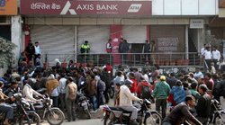 Axis Bank ने नवंबर में दूसरी बार बढ़ाया फिक्‍स डिपॉजिट पर ब्‍याज, जानिए टैक्‍स पर कितनी मिलेगी छूट