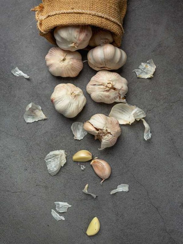 BENEFITS OF GARLIC PEELS