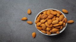Side Effect of Almonds: इन 4 बीमारियों में जहर जैसा काम करता है बादाम, डॉक्टर से जानें- बादाम को छीलकर खाएं या छिलके सहित
