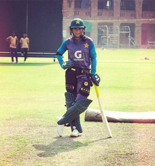 Bismah Maroof: पाकिस्तान क्रिकेट बोर्ड (Pakistan Cricket Board) एक बार फिर से अपने ही देश के क्रिकेटर की आलोचना का सिकार हुआ है। पीसीबी (PCB) पर इस बार निशाना साधा है पाकिस्तानी महिला क्रिकेट टीम (Pakistan Women Cricket Team) की कप्ताम बिस्माह मारूफ ने। उन्होंने पीसीबी को भारत (India) और न्यूजीलैंड (Newzealand) जैसे देशों से सीखना चाहिए। (Photo: Bismah Maroof facebook)