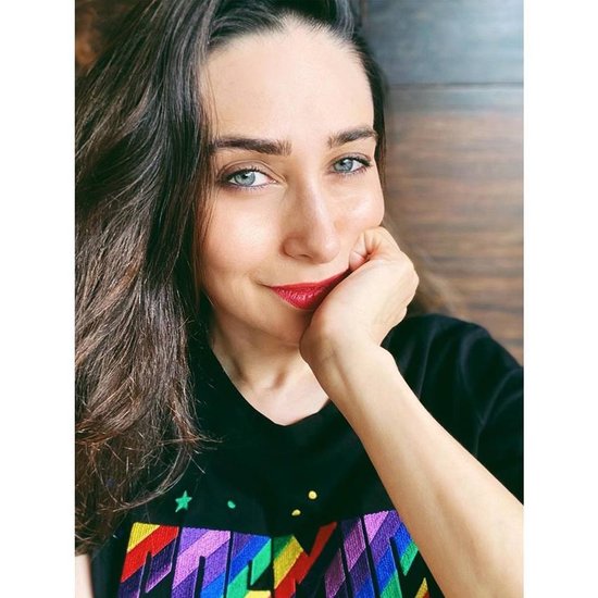 करिश्मा कपूर की आंखें हल्की नीली हैं। (Photo: Karishma Kapoor Instagram)