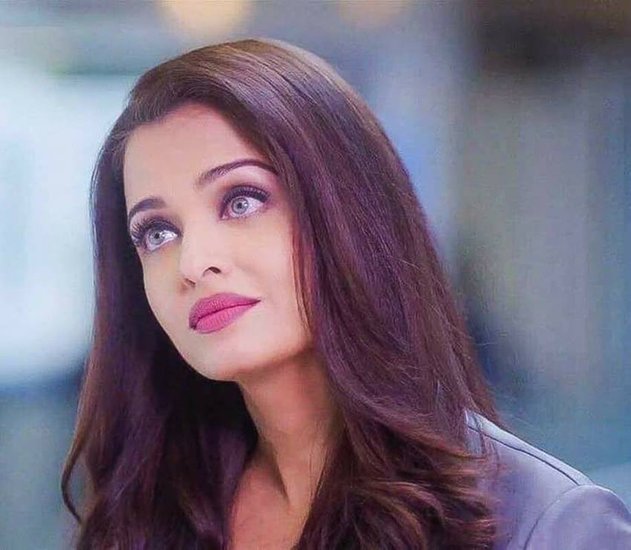 दुनिया की सबसे खूबसूरत महिलाओं में से एक ऐश्वर्या राय की आंखें नीली हैं। (Photo: Aishwary rai Facebook)