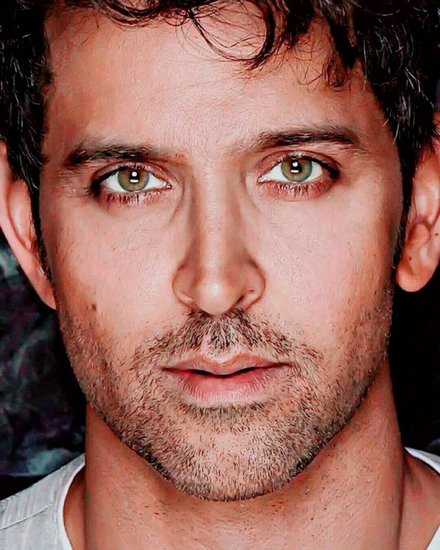रितिक रोशन की आंखें भी हल्के हरे रंग की है। (Photo: Hrithik Roshan Twitter)