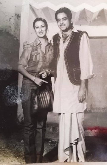 दलजीत कौर ने करीब 10 हिंदी फिल्मों में भी काम किया। शोहरत हमेशा दलजीत कौर के आसपास ही रही। (Photo: @iamdaljeetkaur/facebook)